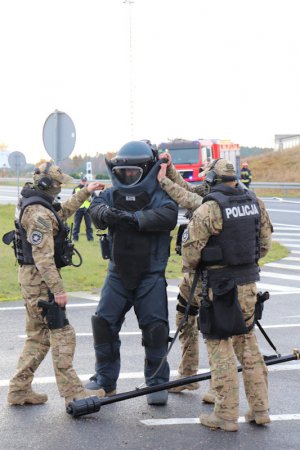 #Cysterna z gazem na K- 3 - zagrożenie zamachem terrorystycznym - ćwiczenia służb w sytuacji kryzysowej